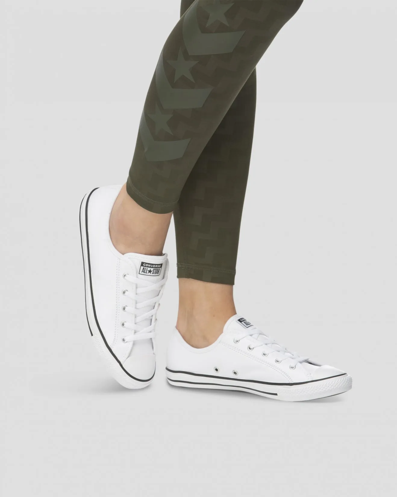 CHUCK TAYLOR DAINTY LEATHER LOW