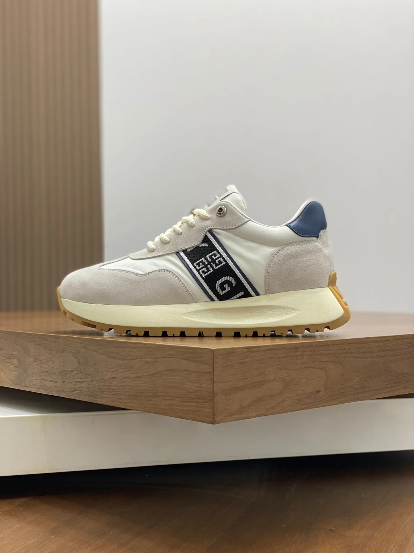 GVC Off White Runner Sneakers-025